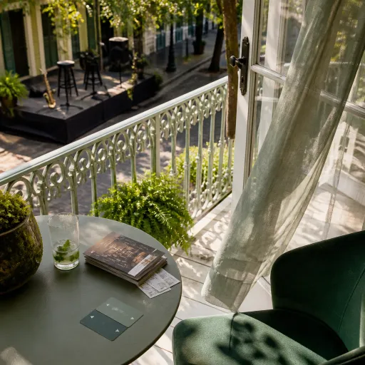 New Orleans Nightlife Guide for Hotel Guests: Best Areas, Bars, and Live Music